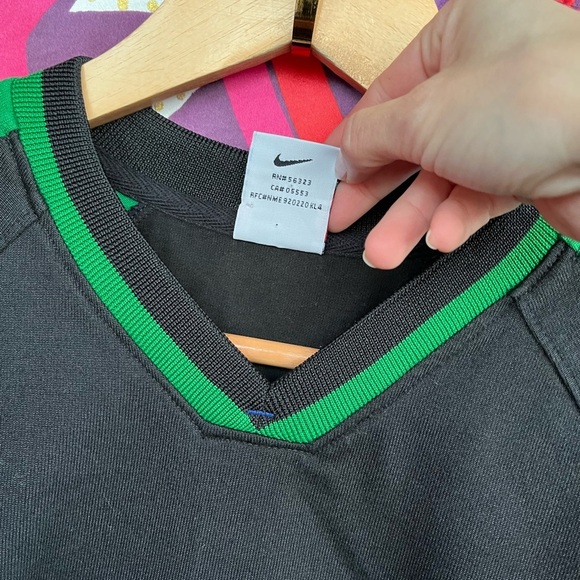 Rare Vintage Nike Basketball T-Shirt Jersey Black Green Embroidered Red Tag Team - Picture 4 of 11